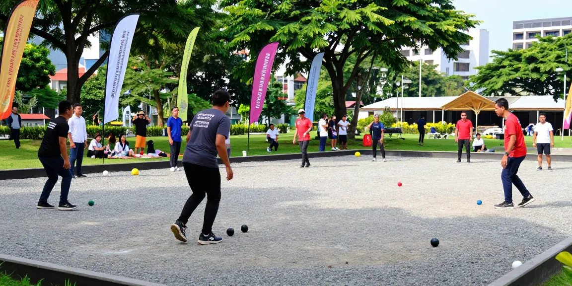 Aktivitas petanque di fopikotapalu.org dengan pemain bersaing di taman kota yang cerah.